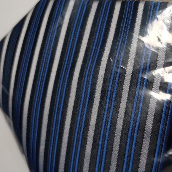 100% Silk (3) Tie Bundle - Picture 3 of 6